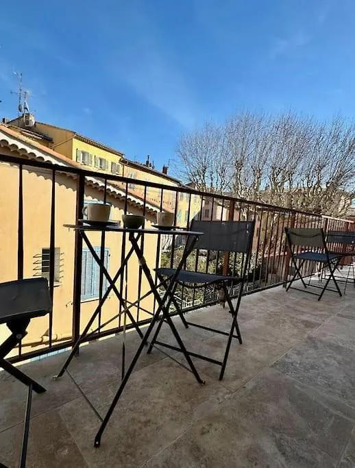 Appartement Lumineux Avec Terrasses Le Luc